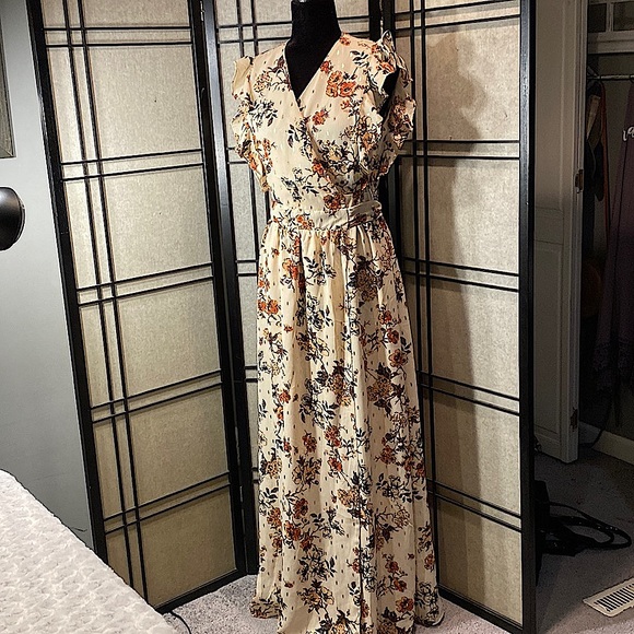 Boston Proper Dresses & Skirts - Boston Proper flutter sleeved maxi wrap dress size small- stunning dress!!